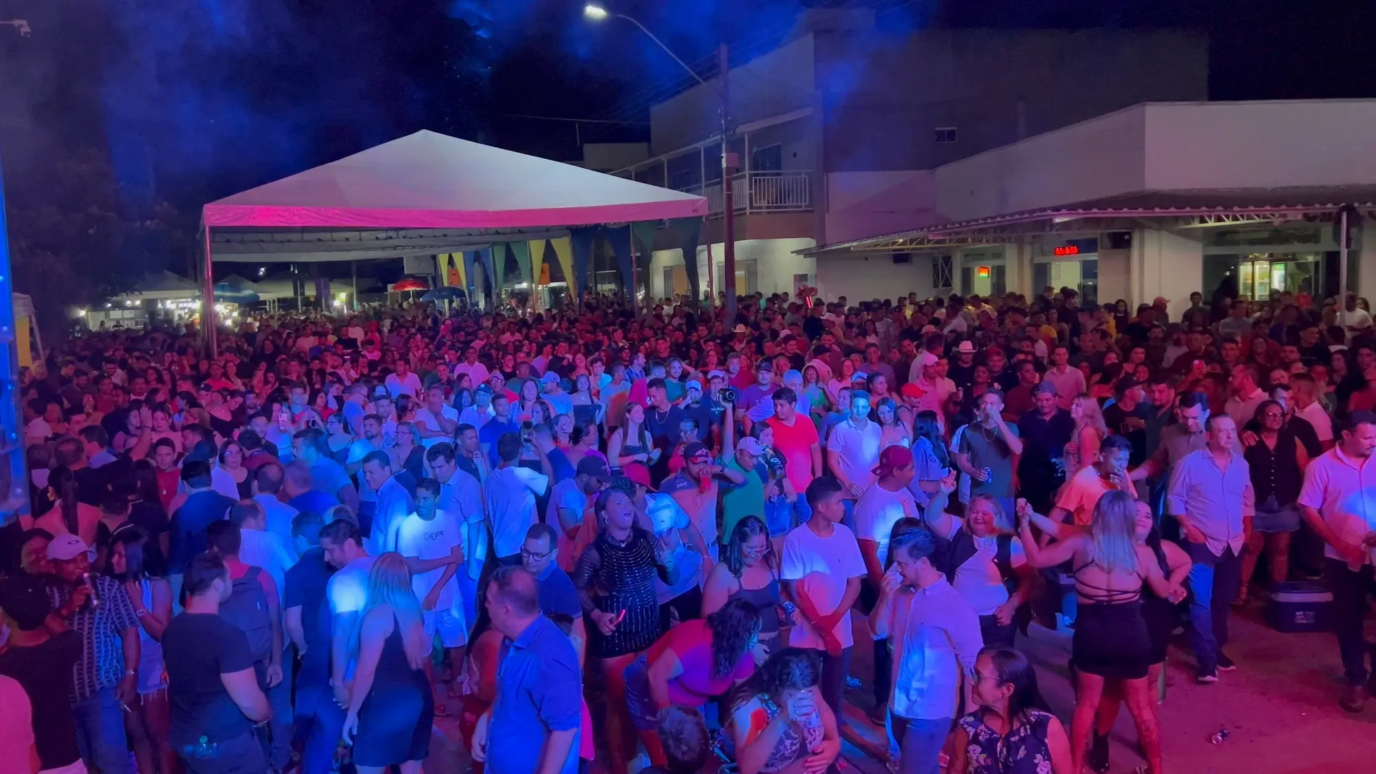 Shows de aniversário de 35 anos de Lagoa da Confusão reúnem grande público na Orla da Lagoa